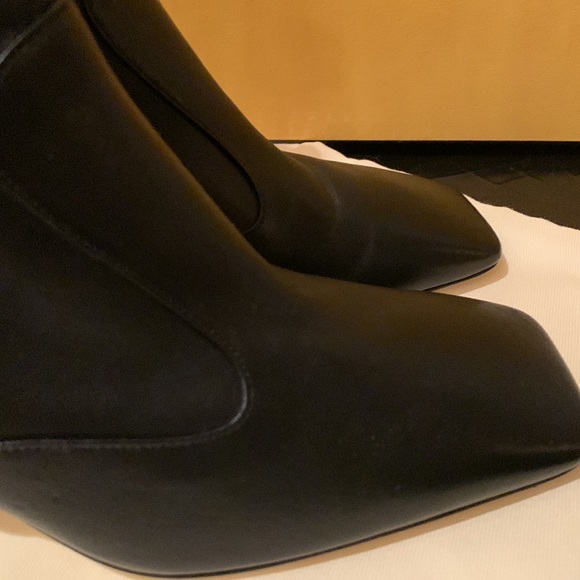 FENDI FFREEDOM CALF LEATHER BOOTIES IN BLACK WITH CONTOURED HEEL SIZE 8.5 - Picture 5 of 15